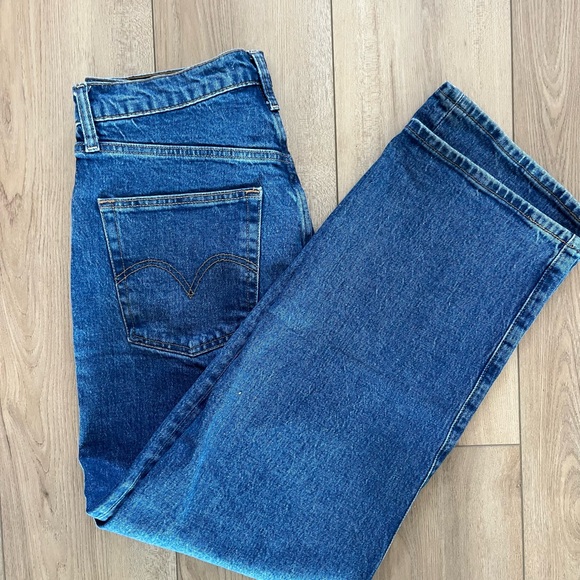 Levi's signature Ribcage Straight Ankle Jeans.  Womens size 30. - Picture 5 of 8